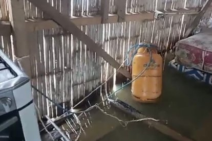 El joven intentó arreglar los cables en la vivienda.