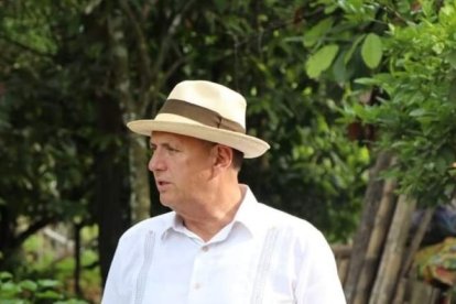 El alcalde Walther Cevallos explicó lo que hacía en el establecimiento.