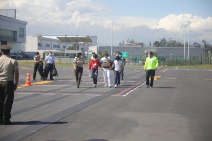 Momentos del arribo al aeropuerto Mariscal Sucre.