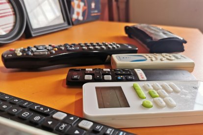 En una vivienda se usan en promedio 8 o más controles remotos actualmente.