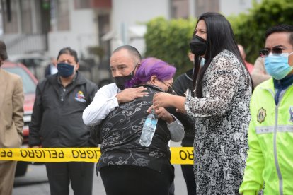 Familiares del fallecido llegaron a la escena del crimen.