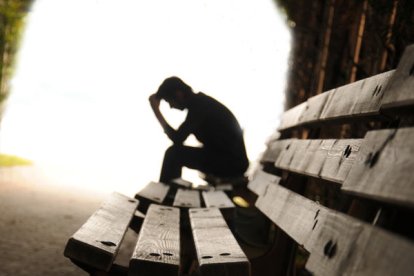 La soledad es mala consejera. Los guías espirituales aconsejan buscar a Dios y unirte a alguna comunidad.