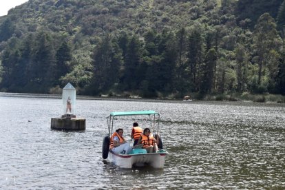 En la laguna permanece la imagen del Sagrado Corazón de Jesús.