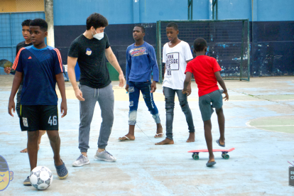 Unos 60 chicos fueron visitados por los integrantes del proyecto.