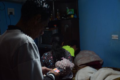 Los padres del muchacho no saben qué hacer. No pueden dejarlo solo.