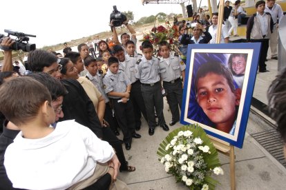 El pequeño Carlos Cedeño falleció un 16 de septiembre de 2006, tras ser impactado por una bengala, en el estadio Monumental.