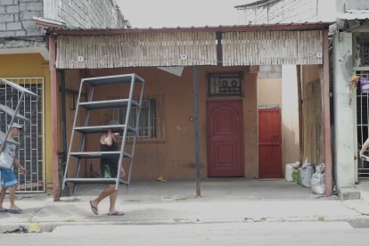 En el interior de este inmueble fue asesinada la mujer de 32 años.