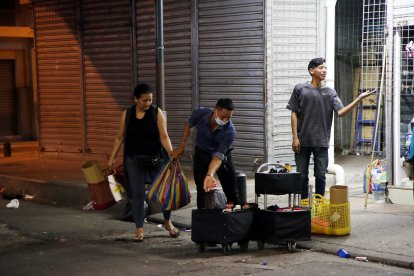 Los parientes andan juntos, a diferencia de otros vendedores de los mismos productos quienes laboran solos.