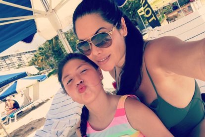 Olga Gallegos lleva una década radicada en Estados Unidos. Aquí con su hija.