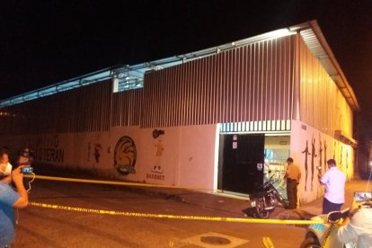 Al interior del coliseo estaban cerca de 18 integrantes de un equipo deportivo cuando llegaron los sicarios.