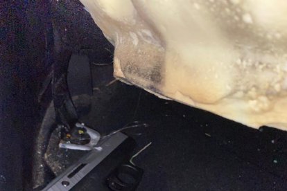 El arma se encontró abajo de uno de los asientos.