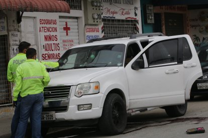 En este carro se movilizaba el herido de la balacera.

PERIODISTA : ANNY BAZAN 

FECHA : 17/05/2021 

Agencia (ag-extra)