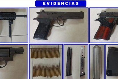 Las evidencias halladas en poder de los sospechosos.