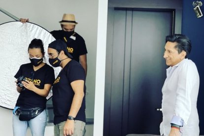 El artista compartió el tras cámaras del video en sus redes.