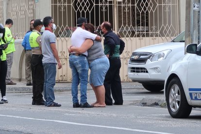 Familiares y amigos del médico lamentan su asesinato.