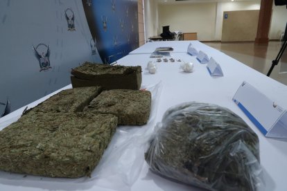 Parte de la droga que se incautó.