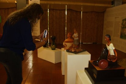 El rostro la artesana fue plasmado en esculturas en barro.