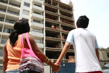 La gente que forma nuevas familias buca vivienda al alcance de su presupuesto.
