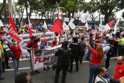 Profesores realizan el platón sin violencia.
