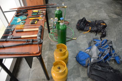 Estas herramientas utilizaban los sospechosos para cometer sus fechorías.