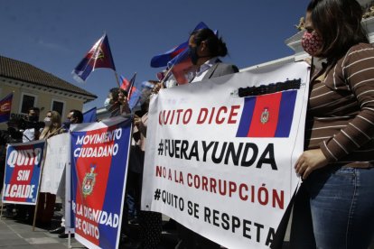 El colectivo Quito Unido convocó a la ciudadanía para que el día de las sesiones se realice una medida de hecho afuera de la Alcaldía.