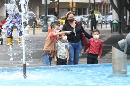 Hecho. En el centro se evidenció mayor número de niños con sus padres.