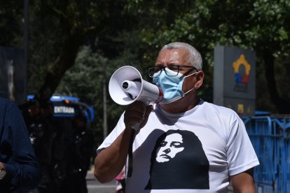 El padre de la  joven mantiene la esperanza de encontrarla con vida.