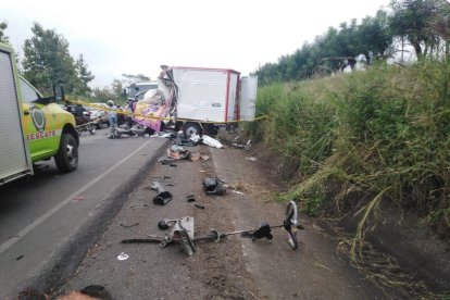 En el impacto se desprendió hasta el volante del camión, la tarde del sábado 5 de junio.