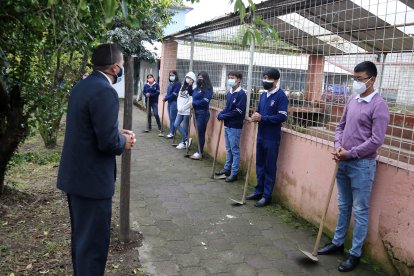 Hoy iniciaron clases semipresenciales los alumnos del Colegio Técnico Agrícola Eduardo Salazar Gómez de Pifo.
