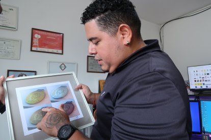 Él recibirá las réplicas de las medalla de la Copa América y será llevado con un acompañante a la final del torneo.