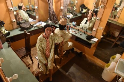 EXTRA las acompañó en el camerino mientras se alistaban.