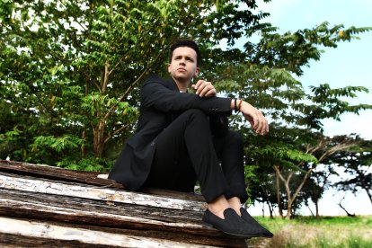 Maykel Mauricio Cedeño Campozano es un cantante de pop y bachata ecuatoriano.