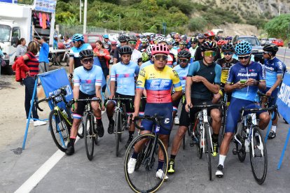 Jonathan Caicedo (c) apunta a revalidar los títulos nacionales élite en contrarreloj y ruta.