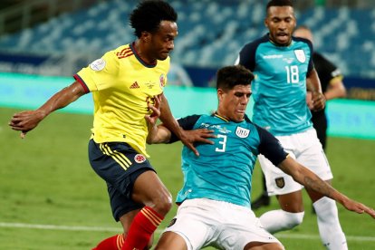 El colombiano Juan Guillermo Cuadrado no pudo superar la marca de Piero Hincapié.