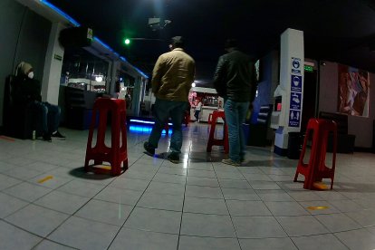 En un local del sur, los clientes se fueron decepcionados porque no sabían la hora de cierre.