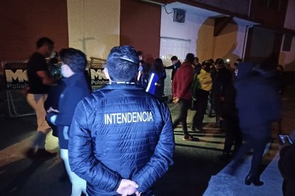 Las autoridades realizaron operativos por toda la ciudad para controlar que se cumplan las medidas.