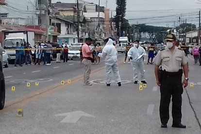 La policía recoge en estos momentos indicios del atentado.