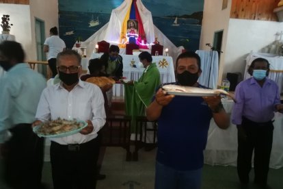 Pescadores presentaron ante el altar lo mejor de lo obtenido durante sus jornadas