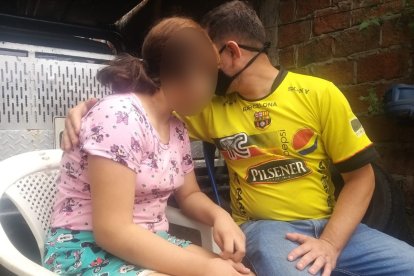 Desde el 27 de mayo pasado Camila está al cuidado de su padre.