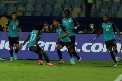 Goooool de Ángel Mena, entró como dueño de casa a Brasil, sacó un remate y el 1-1.