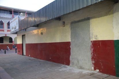 Hace ocho meses una mueblería clausuró una puerta por la cual entraron a robar.