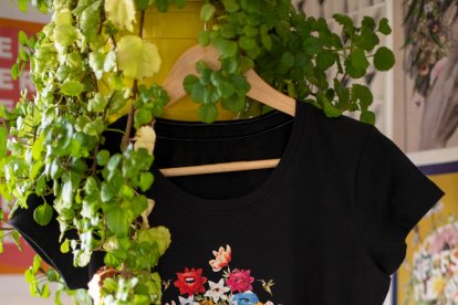 Pinto apoya la causas sociales que le den independencia a los seres humanos.