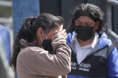 Fanny Remache, madre de Suasnavas, no dejaba de llorar tras conocer el crimen.