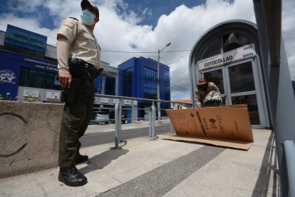 Algunos andenes sirven de ‘dormitorio’ para las personas en situación de calle.