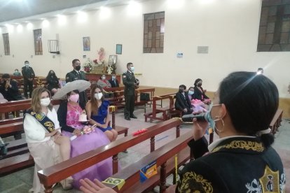 Una serenata, dedicada por una marichi, fue parte de las sorpresas de la noche.