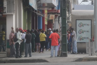 En la localidad es normal ver a personas buscando retirar sus ahorros para invertir con don Naza.