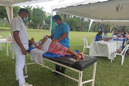 Seguidores de Miguel Nazareno acudieron al sitio del centro de operaciones para recibir atención médica y víveres.