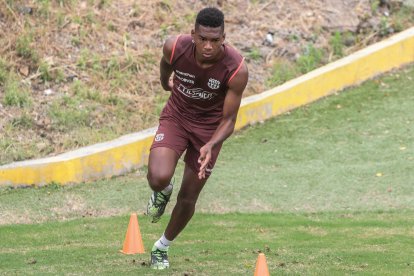 El defensa Bryan Caicedo arribó a Barcelona en el inicio de la actual temporada (2021).