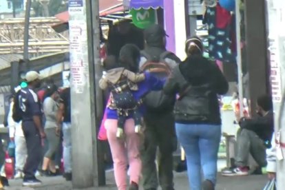 Así se acercaban las mujeres para robar a sus víctimas en el sector de La Marín.