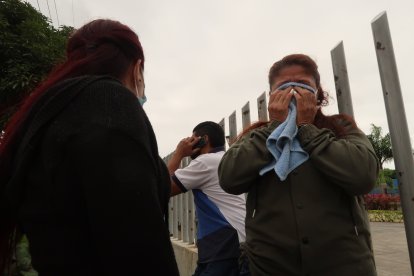 Llorando, Emma Salazar narró cómo su hijo John Almeida Salazar fue correteado por sus verdugos.